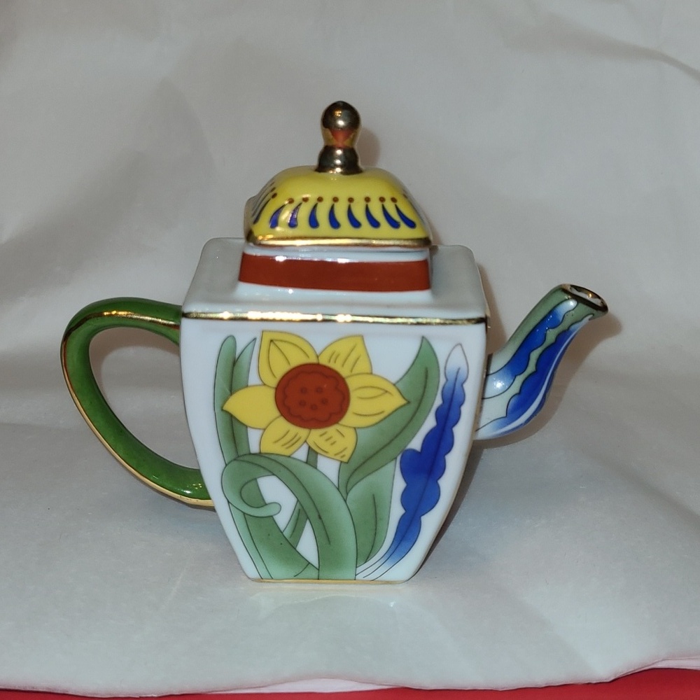 "MY TREASURE"  Vivian Chan COLLECTIBLE TEAPOT-GENUINE PORCELAIN, miniature 4”W